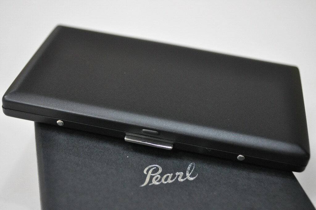 【PEARL】シガレットケース 18本 ブラック 85mm チェック模様 人気ブランド タバコケース レディース可 キングサイズ 金属製 たばこ入れ シルバー 煙草ケース
