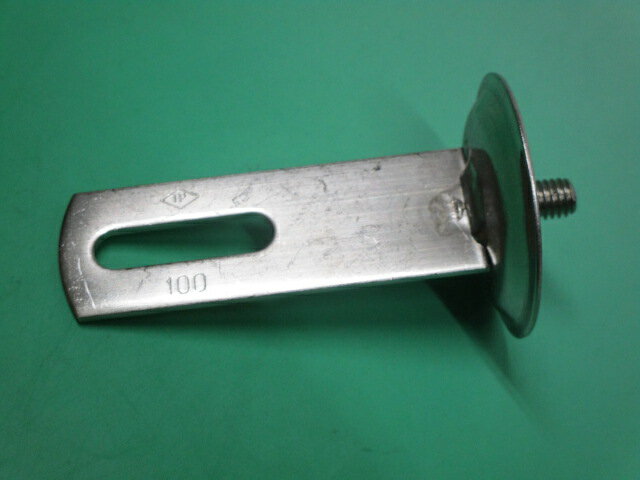 つば付き足　L＝100　ステンレス製（SUS304）　厚み3mm　幅32mm　キャップ付きアンカー　伊豫永プレス工業製品