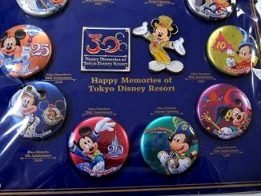 ディズニーストア限定　30周年　缶バッチセット　ピンバッチ付き