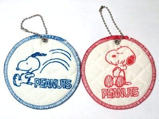 スヌーピー キルティング キーチェーンセット コースターにも 赤&青