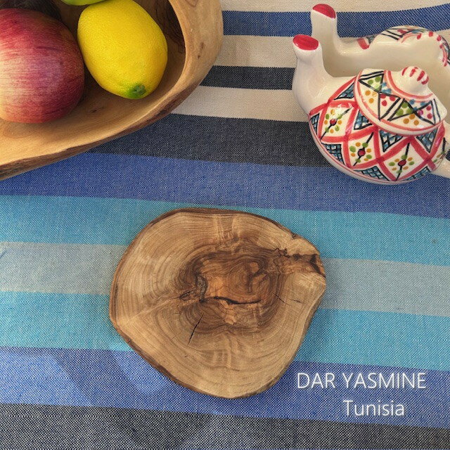 【オリーブの木】個性あふれる1点もの　表皮付き輪切り　響き合うココロ　約φ14cm　自然の抗菌作用　　..