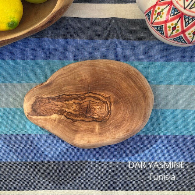 【オリーブの木】個性あふれる1点もの　分厚いツヤツヤ輪切り　一筋の光　約φ19cm　自然の抗菌作用　　..