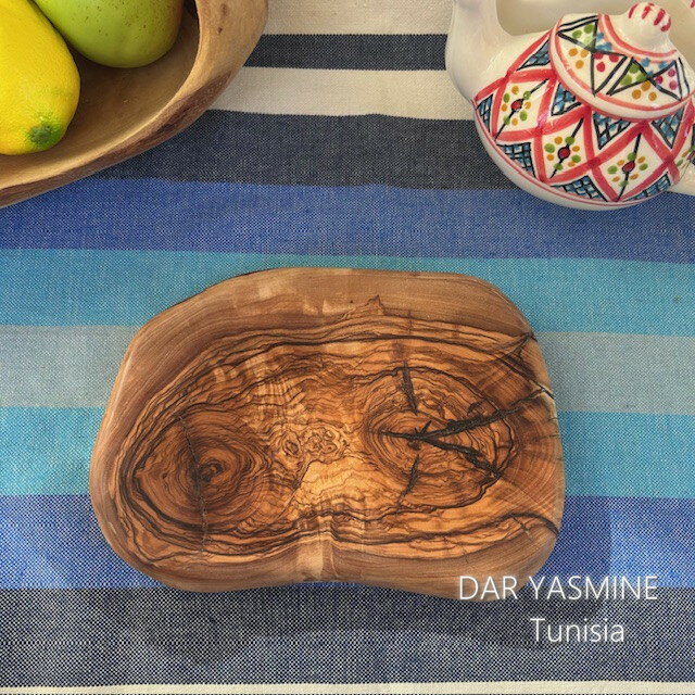 【オリーブの木】個性あふれる1点もの　分厚いツヤツヤ輪切り　イナズマヒカル　約φ20.5cm　自然の抗菌..