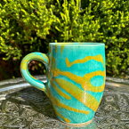 【ハネンさんのカラフル陶器】マグカップ　洋食器　ターコイズブルーにイエローが映える　ルゼ　RZTJ　お茶時間　かわいいマグ　地中海陶器