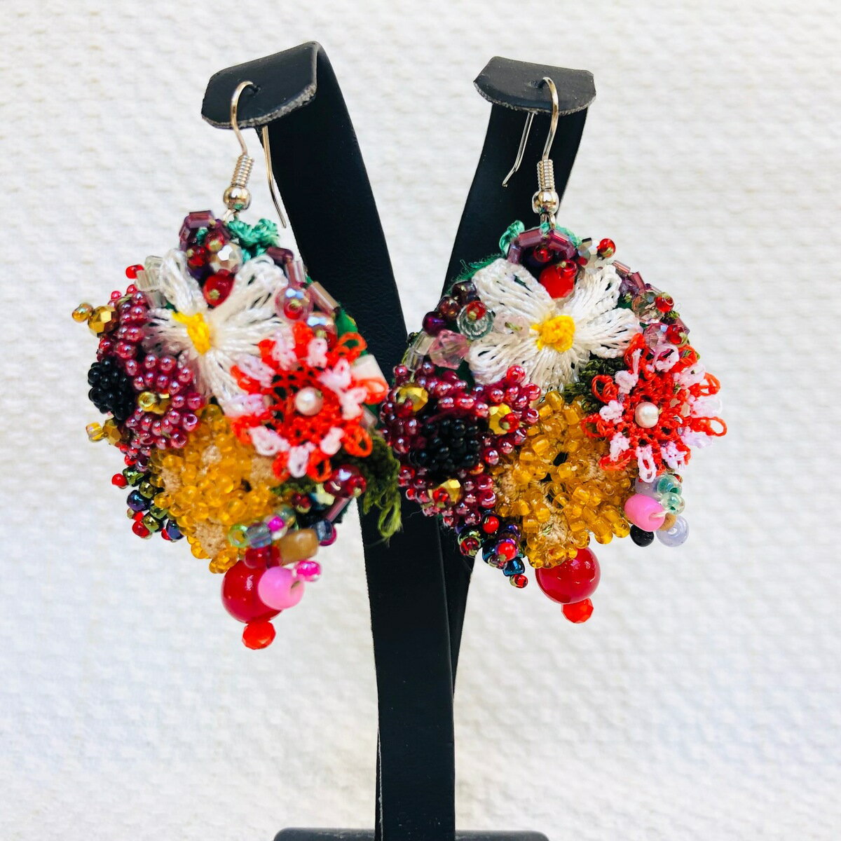 Rakuten - トルコ オヤピアス　ビーズとオヤ刺しゅうで可憐なお花　伝統工芸品　1点もの　コットン　シルク　刺繍　天然石　ビーズ　oya刺繍　1112