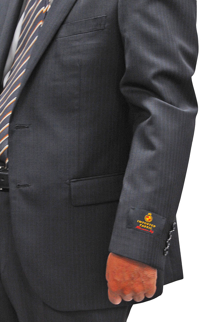 秋冬Marzottoマルゾット 細身シングルスーツメンズスーツビジネススーツ　ノータックスリムスーツ　シングル スーツ 2ボタン 濃いグレーストライプ221MZ002A-10Sメンズスーツ ビジネススーツ