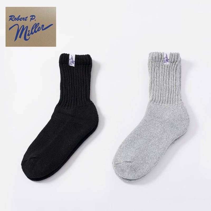 足裏のクッション性に優れた3足組のソックス。 パイル編みで厚地なので、長時間履いていても快適な履き心地を実現します。 シンプルでベーシックなデザインなので、カジュアルからスポーティまで幅広いシーンで活躍すること間違いなし。 ・サイズ フリー...