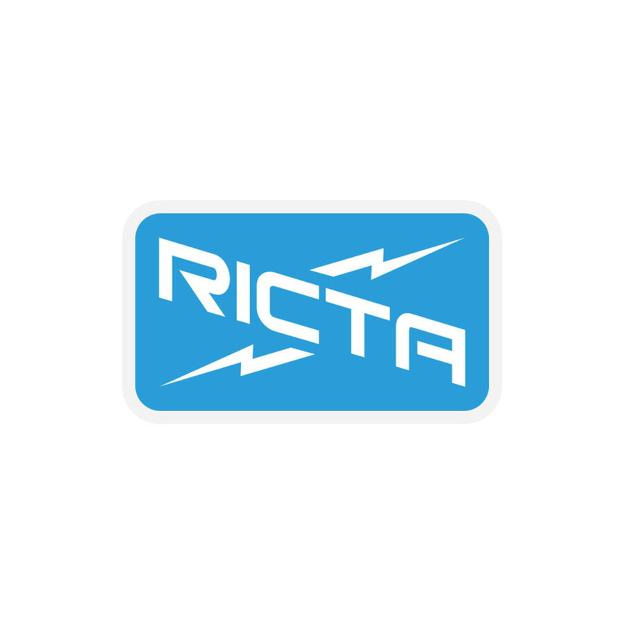 ■RICTA WHEELS 商品詳細 ブランド：RICTA(リクタ) モデル：3.22in x 1.89in RICTA LOGO STICKER 正規輸入品 サイズ 3.22inch x 1.89inch（約8cm×約5cm） *PCモニターにより若干色が違って見えることがあります。 *商品の仕様は予告なく変更になる場合があります。 【RICTA WHEELS】 RICTA WHEELSは2002年に設立され、最新テクノロジーでウィールを開発するブランド。 特徴はNRG Hi-Energyウレタンで、フラットスポット(パンク)が出来にくく長持ちで早さが落ちません。 第一線で活躍するプロのライダーによるテストや、プロが望むシェイプなどを具現化し販売しているのも、RICTA WHEELSの特徴です。 サポートするプロライダーは、Street Leagueの絶対王者ナイジャ・ヒューストンや、パワフルなスケートで魅せるぶっ飛びスケーターのブランドン・ウエストゲート、サンタ・クルーズスケートボードのテクニシャンのトム・アスタなど、超豪華なメンバーのチームです。 【RICTA WHEELSライダーリスト】 Daryl Angel,Tom Asta,Caswell Berry,Diego Buccheri,Bob Burnquist,Cairo Foster,Rune Glifberg,David Gonzalez,Kelvin Hoefler,Nyjah Huston,Blake Johnson,Kechaud Johnson,Sewa Kroetkov,David Loy,Greg Lutzka,Tom Penny,Brodie Penrod,Tristan Rennie,Arto Saari,Tommy Sandoval,Frank Shaw,Patrick Tucker,Brandon Westgate,Dylan Williams. RICTA商品一覧はこちら