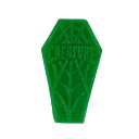 ■CREATURE SKATEBOARDS 商品詳細 ブランド：CREATURE(クリーチャー) モデル：COFFIN WAX 正規輸入品 サイズ 約6cm x 約4cm *デッキテープの貼り付けは、お客様ご自身もしくはお近くのスケート販売店にてお願い致します。 *PCモニターにより若干色が違って見えることがあります。 *仕様は予告なく変更される場合があります。 【CREATURE】 ホラー映画をモチーフにした明確なブランドビジョンと、プールやコンクリートセクションを攻め立てるスタイルを確立し、揺るぎない存在感でシーンに君臨するヘッシュなブランドCREATURE。 1993年にブランドが始動したが、98年に忽然と姿を消し闇の中に。。 そして2004年長年の沈黙を破ってハードコアなスケートヴァンパイア達が集結し、突然の復活で墓場から蘇った。 ブラックとグリーンのブランドカラーを基準に、ホラーテイストの激しいグラフィックで特徴でヘッシュなスケーター達に支持されているブランドである。 CREATURE一覧はこちら