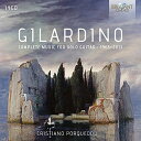 2015/9/25 発売輸入盤レーベル：BRILLIANT CLASSICS収録曲：Italian composer and guitarist Angelo Gilardino has been at the forefront of contemporary classical guitar music for over 40 years. His legacy is fittingly recognized by Cristiano Porqueddu, himself already firmly established as one of Italy's leading guitarists, who pays tribute to the composer with this integral release of Gilardino's works.Recorded in chronological order, starting with compositions from the mid 1960s and ending with works written just a few years ago, Porqueddu delves in to the astonishing variety of music Gilardino has produced. From the 'dreamy' works of his early period - including Estrellas para Estarellas, Abreuana and Trepidazione per Thebit - a more formal style began to take hold from the 1980s, with the composer writing his first series of 12 studies (Studi di virtuosita e di trascendenza) in 1981. He followed up this success by adding another 48 to the collection, and since the 2000s the 60 Studies have become a central part of Gilardino's oeuvre, having entered the concert programs of several prominent guitarists. Constantly striving to create a new type of dialogue between the guitar and accompanying instruments, Gilardino composed his first concerto for guitar and orchestra in 1996, sealing his reputation as an accomplished orchestral composer with an additional 16 concertos thereafter. During the 2000s, Gilardino returned to writing for the solo guitar, skillfully bridging the divide between atonal chromatic and diatonic modal music. Gilardino's compositions are inspired by music from all areas and epochs; from Mozart, Ravel and Messiaen to Scottish folk tunes and the beauty of the Mediterranean, there are few elements that are not represented in some shape or form in the composer's works. Porqueddu studied under Gilardino at the 'Lorenzo Perosi' Academy in Biella, and under the composer's guidance his compositions have won him international plaudits in his own right. Angelo Gilardino is one of the most important guitar composers of the last half century. His unique style is a blend of the old and new, folk art and contemporary music, from Mozart to Messiaen, all his works are illuminated by a warm and Mediterranean glow, a feeling of humanity and love for life. Included are all the works he wrote for guitar solo & guitar and orchestra. Included are his famous 60 Trancendental Studies. The set includes many world premieres. No better advocate and interpreter could be wished than guitarist Cristiano Porqueddu, a lifelong pupil and friend of the composer, sharing the same musical passions. Recorded in Nuoro, Italy, in 2012-15. Includes world premiere recordings. Contains extensive notes written by the composer especially for this release.