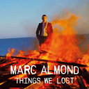 2022/10/28 発売UK盤レーベル： IMPORTS収録曲：(マークアーモンド)3CD expanded edition of 'Things We Lost', a celebration of Marc Almond's 65th birthday year. As the centrepiece of his 65th birthday celebrations, Marc has reconvened with award winning record producer Chris Braide (Sia, Hans Zimmer, Lana Del Ray, Beyonce and Nicki Minaj) to create a concise and unforgettable suite of six ultra vivid story-telling songs for an all new mini-album 'Things We Lost'. This audio gem is expanded on a 3CD set with the additional inclusion of the audio from the exclusive and acclaimed live concert performed at the Royal Festival Hall in 2020 with Chris Braide and featuring Ian Anderson (Jethro Tull); a celebration, too, of the wider Marc Almond and Chris Braide songwriting partnership. The bonus 2-disc concert, 'Chaos And More' includes live versions of all the tracks from their recent collaboration, 'Chaos And A Dancing Star' album from 2020, as well as six tracks from their first collaboration in 2015, 'The Velvet Trail' album. Disc One is the 'Things We Lost' studio mini-album which contains the highly emotive song 'Dead Stars', a tour de force lyrical evocation of the legendary status famous stars can attain once deceased. Just as deftly drawn is the songwriting genius of 'Wolf (Modern Life)' which distils an almost psychotic projection of self as prey to the enveloping forces of darkness. Evocative and emotive reflections on ageing and the passing of time; eulogies to the loss of lives fully lived are both omnipresent in the reflective power of the songs 'A Flowered Goodbye' and the searing title track. Feel good album opener, 'Golden Light', seems like a 'feel good', upbeat paean to love and joy. Seemingly, it elucidates a worthy aspiration to a carefree existence in the all too often elusive sunny uplands of happiness and lovers' togetherness... but then again, with deft mastery of the contrarian lyrical form, Marc Almond plants the idea that, perhaps, the 'Golden Light' isn't any of these things! 'Siren' continues the theme of the title track of Marc's first collaborative album with Chris Braide, 'The Velvet Trail' (2015). Discs Two and Three contain the 'Chaos & More' 37 song live set which also includes some of Chris Braide!s best known compositions. "Unstoppable! (Sia) and "Kill And Run! (for the film The Great Gatsby), an emotive stripped back piano and voice suite of cult songs from the Marc Almond and Soft Cell back catalogues as well cover versions paying tribute to Marc Almond and Chris Braide!s unifying love of Marc Bolan; "Children Of The Revolution! And "Change!.