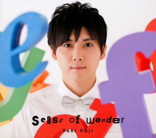 その中世的な声を活かして、幅広い役を演じる人気男性声優が、満を持してリリースしたファースト・シングル。自ら手がけた歌詞は、パステル・カラーの柔らかい色合いがぴったりな世界観で美しい。ゆったりとしてどこか懐かしいメロディと温かみのある包み込むような優しい歌声に癒される。(熊)【品番】　LACM-4910【JAN】　4540774409105【発売日】　2012年02月22日【収録内容】［1］(1)sense of wonder(2)夜の魔法(3)HOME(4)sense of wonder(Instrumental)(5)夜の魔法(Instrumental)(6)HOME(Instrumental)［2］〈DVD〉(1)sense of wonder(Music Clip)(2)Making of"sense of wonder"【関連キーワード】梶裕貴|カジユウキ|センス・オブ・ワンダー|センス・オブ・ワンダー|ヨルノ・マホウ|ホーム|センス・オブ・ワンダー|ヨルノ・マホウ|ホーム*