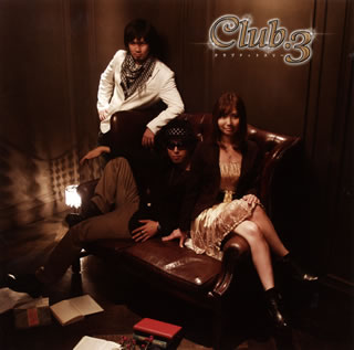 福岡県出身の男女トリプル・ヴォイス・ユニットによるファースト・アルバムは、しっとり系のナンバーを中心に心地よいグルーヴを放ちながら、ラップでスパイスを利かせている印象。それぞれ特徴的な響きをたたえた男女の声のコントラストとハーモニーとが、波...