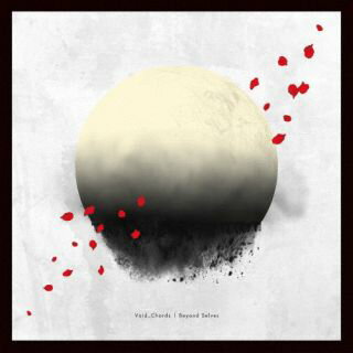 高橋諒のソロ・プロジェクト、Void Chordsの2022年7月発表のシングル。表題曲はTVアニメ『RWBY 氷雪帝国』のオープニング主題歌。女性シンガーのLをゲスト・ヴォーカルに迎え、全編英語詞のニュアンスたっぷりなメロディに仕上げた。【品番】　LACM-24293【JAN】　4540774242931【発売日】　2022年07月27日【収録内容】(1)Beyond Selves(2)Relight Emotions(3)Beyond Selves(Instrumental)(4)Relight Emotions(Instrumental)【関連キーワード】Void Chords|ヴォイド・コーズ|TV・アニメ・ルビー・ヒョウセツ・オープニング・シュダイカ・テイコク・ビヨンド・セルブス|ビヨンド・セルブス|リライト・エモーションズ|ビヨンド・セルブス|リライト・エモーションズ