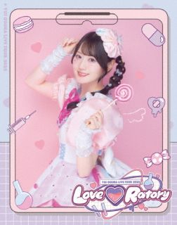 声優アーティスト・小倉唯の2025年ツアーから、ファイナルとなった11月24日のパシフィコ横浜公演を映像化。アルバム『Labo-Ratory』とリンクした、可愛いことを研究するテーマで盛り上がるステージだ。【品番】　COXC-7513【JAN】　4549767368375【発売日】　2026年05月27日【収録内容】小倉唯 LIVE TOUR 2025「Love〓[ハート]Ratory」《神奈川公演》(全27曲)/《アフターパーティ》(全5曲)【関連キーワード】小倉唯|オグラユイ|オグラ・ユイ・ライヴ・ツアー・2025・ラヴ・ラトリー|