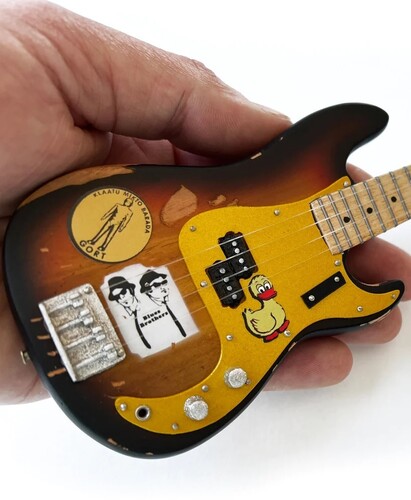 【新品】Axe Heaven Donald "Duck" Dunn Signature 1959 Fender Precision Mini Bass Guitar Replica Collectible FP-005
