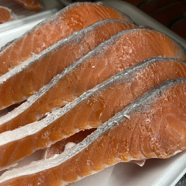 送料無料　銀鮭　一本物　約3kg　塩引き　飾り切り　チリ産　頭無し　等級プレミアム　二枚卸可　お歳暮　新巻　贈答　化粧箱入　【ギンシャケ　ギンサケ　ぎん　切身】アメ横　沖縄+800円