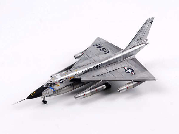 1/144 アメリカ 超音速爆撃機 B-58A ハスラー プラモデル[ウルフパック]《在庫切れ》のサムネイル