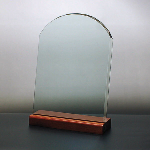 このクリスタルの記念品は、【ギフト対応品】です。【製品サイズ】●18×25×1cm■■■記念品としての利用時、お客様ご自身で名入れのデザインもして制作を希望の場合は、御注文完了後、名入れ内容を送信下さい。その際、illustratorアウト...