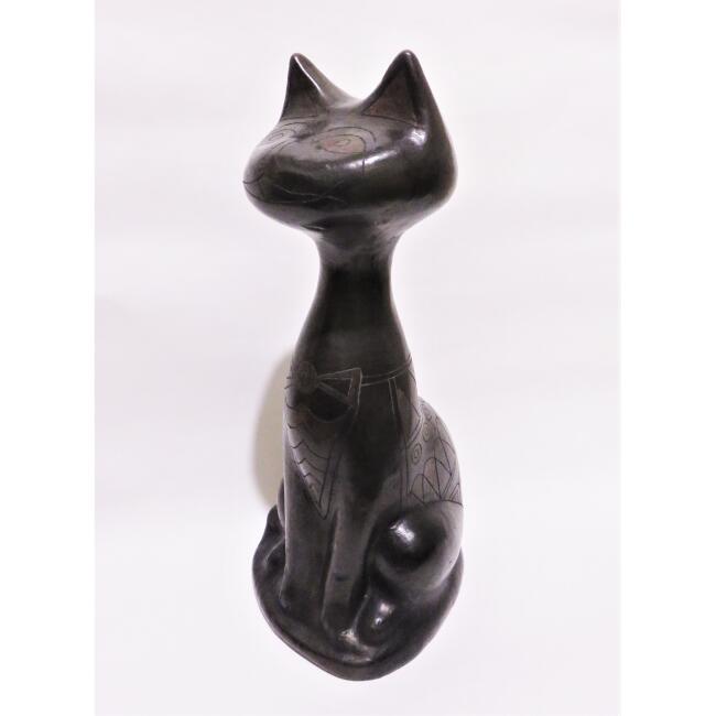 ＜サイズ＞高さ:33cm×幅:13cm×奥行:12cm ＜材　質＞陶器 スマートなシルエットで、愛嬌がある表情の黒猫です。 ＊画像と実物の色合いは若干異なることがあります。