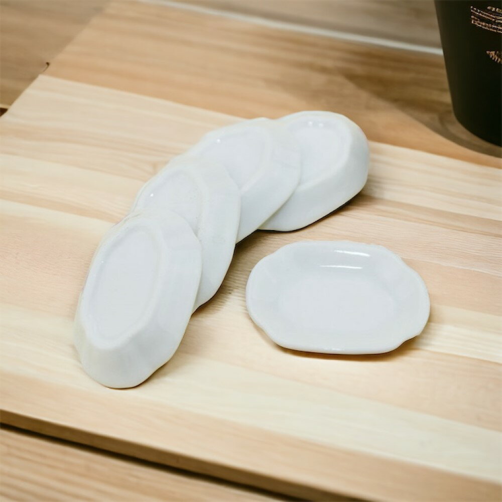 90000250（1点）ミニチュアお皿（不規則型）ドールハウス手のひらサイズのディッシュ　小さな食器　ド..