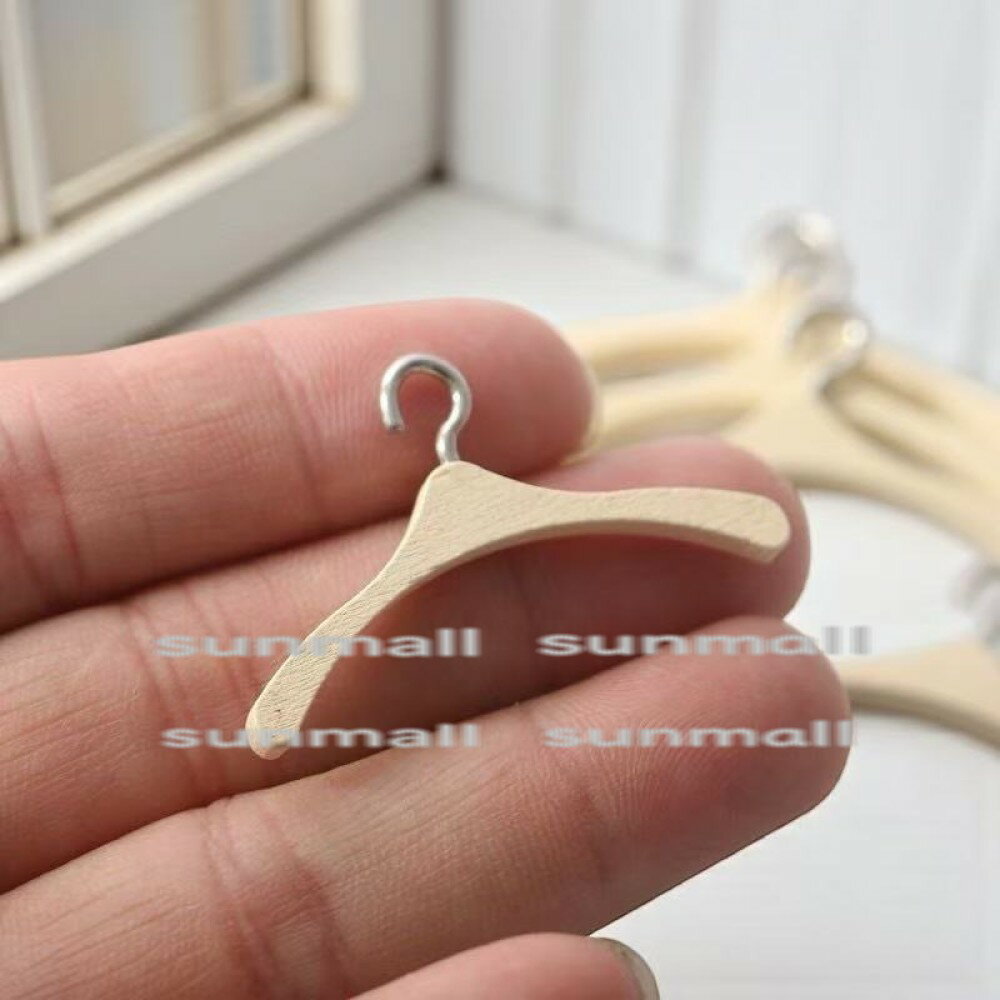 90000051【1セット5点販売】ミニチュア木製ハンガー 5点セット｜ドールハウス・撮影小物に最適 ...