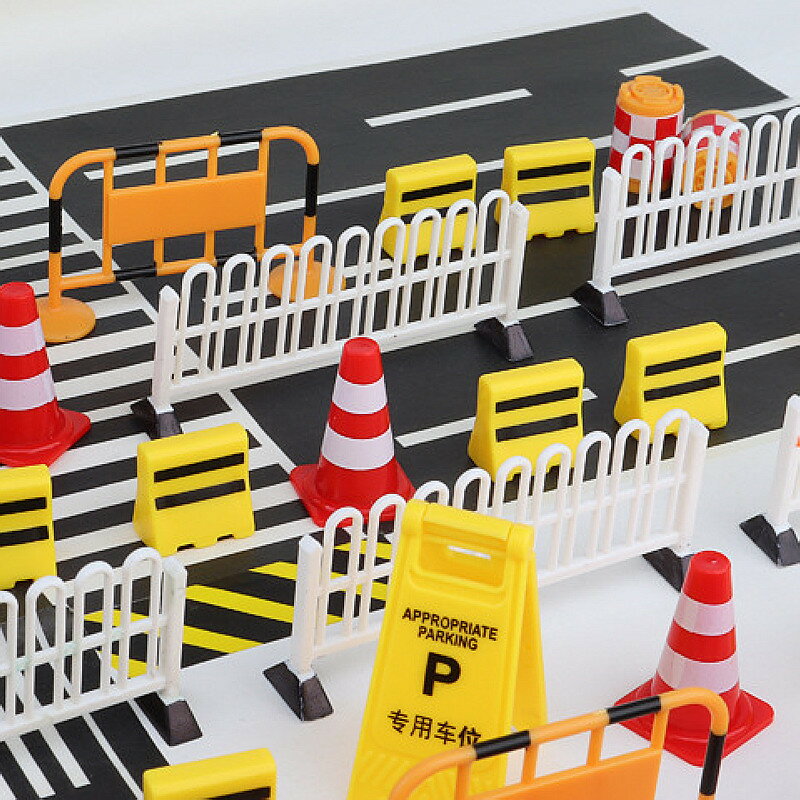 楽天燦 Studio90000043（1点）ミニチュア交通道具 道路標識プレイ 子供向けミニチュア道路標識おもちゃ カラフルな交通ルールおもちゃ 創造的な学習遊び道具 プレイで交通ルールを体験