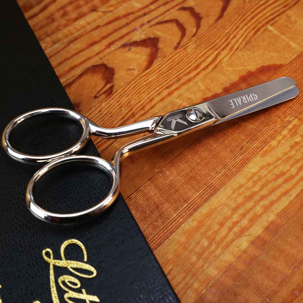 【愛らしい形のハサミ】ドイツ・ゾーリンゲン ハサミ専門店の確かな切れ味【Kretzer / クラシック鉄ばさみ】ドイツ直輸入 丸み 安全 家庭用鉄バサミ 生産縮...