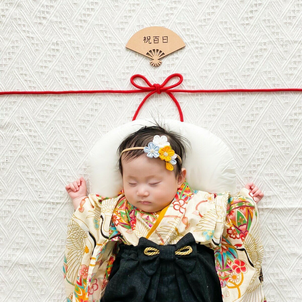 有名雑誌掲載 某有名テレビ番組でもご紹介 木製 ごろんアートに 赤い紐 祝百日 Happy 100days お食い初め 100日 祝い 百日 飾り 記念 ウッド フォト ベビー グッズ 熨斗 Wood アイテム ねんね 撮影 インスタ 赤ちゃん 寝相 アート プロップス Sns Banner のし おくいぞめ