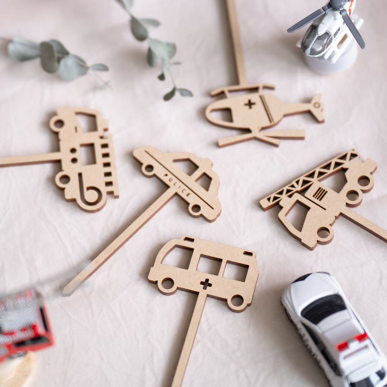 木製 ケーキ トッパー［ 救急車両 ］My Favorite シリーズ 誕生日 飾り pick ピック グッズ ベビー キ..