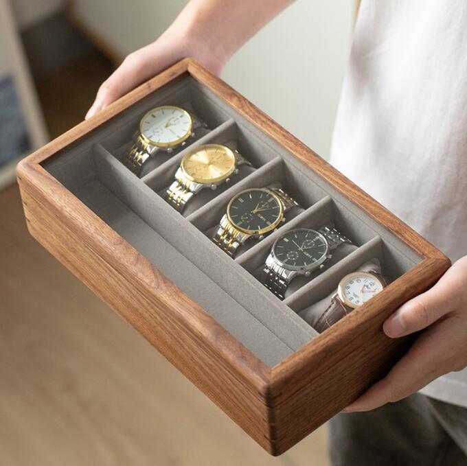 送料について複数在庫、追加可、何点でも同梱配送は可能です。北海道沖縄離島への配送は商品によって異なる別途送料がかかります。商品詳細商品 内容 ケース 商品 特徴 ケース 仕様 付属品：無し 素材:木製 生産国：中国 サイズ サイズ（cm）： 18*18*8.5cm 形、色、質感が、商品ページ上と実物で異なって見える場合がございます。予めご了承くださいませ。商品について： 製造中（縫製、染色など）により商品において色味や柄、サイズに若干の誤差や、生地を織る際に糸の継ぎ目や多少のほつれ等が生じる場合がございますが、品質上の問題ではございませんのでご了承の上お買い求めくださいませ。 手作り商品でございますから、画像と若干異なる場合も御座います。 モデルに使用している小物、アクセサリ等はセット内容に含まれません。 発送上の状態によって商品がシワになる場合がございます。予めご了承くださいませ。 発送について： 即納商品以外で、メーカーから取り寄せを致しますので、7日間前後お時間を頂いております。 在庫確認、配送状況、休日を間にする事により、予定より遅くなる可能性がございます。 当店ではラッピングのサービスを行っておりません、ご了承くださいませ。 メールについて： メール返信とご注文対応は、平日10：00～18：00頃に対応しております。 携帯メールでの登録は迷惑メールによりメールが届かない場合がございます。 返品について： 返品ご希望の際は商品到着から7日以内に必ず当店までご連絡をお願いいたします。 ご連絡がない場合の返品はご遠慮ください。 ご連絡を頂けましたらスムーズに対応できますので、ご協力いただけますようお願い申し上げます。