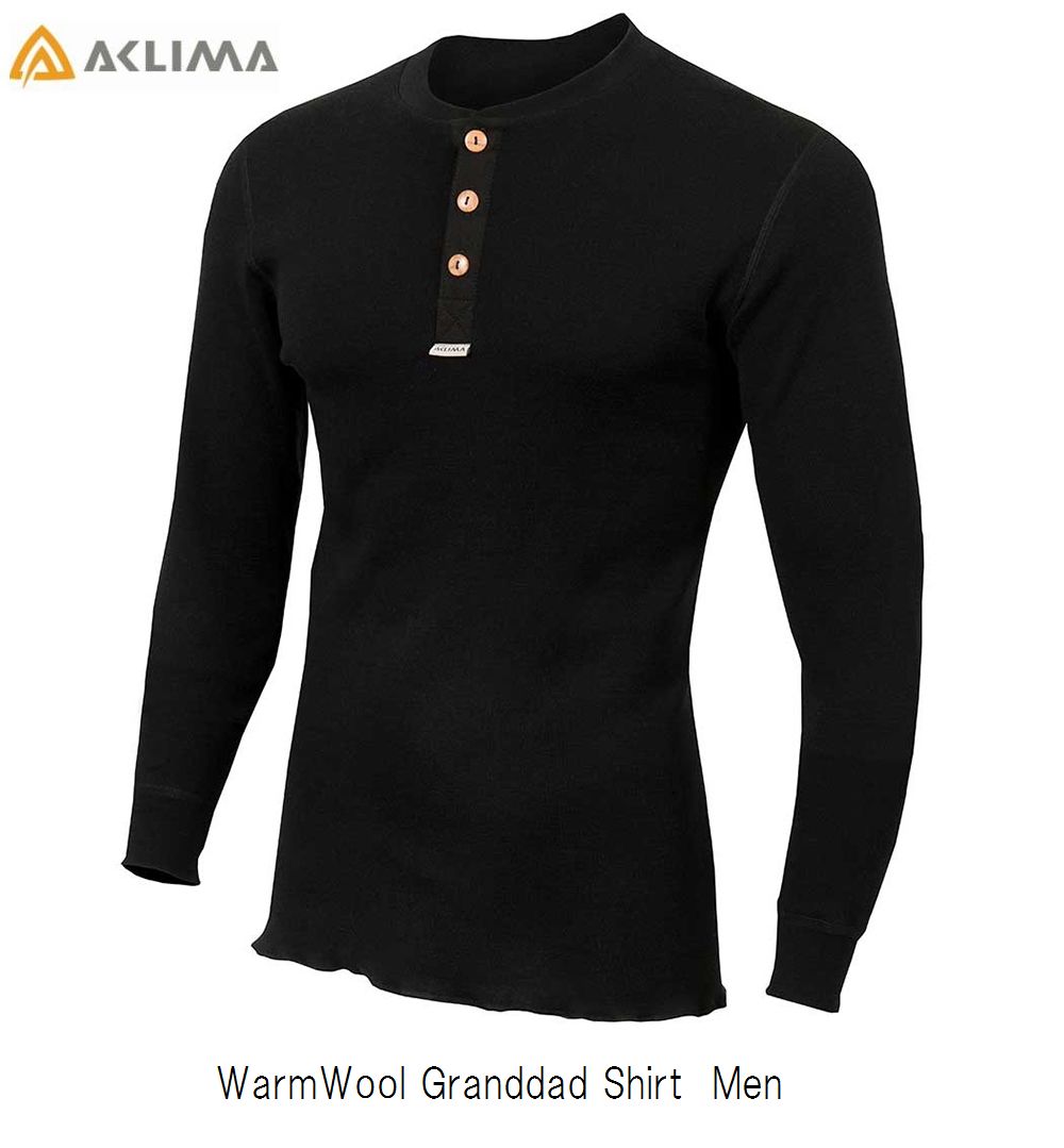 ACLIMA 　アクリマ WarmWool Granddad Shirt Men　　ウォームウール グランダッド シャツ カラー　 JetBlack material　200G SOFT MERINO WOOL, 100% Merino Wool weight　257g(Size : M) ACLIMA アンダーウェアの中で最もポピュラーなグランダッド・シャツです。19.5 マイクロンの 100% メリノウール繊維を使用し、200g/m2 ウェイトのニット構造をしています。0℃ 前後の環境でも最高のヒートバランスで快適な環境を生み出します。アルパインクライミングやスキー/スノーボードといった冬のアウトドア・アクティビティに最適です。最も人気のある素材でバラエティーに富んだ、さまざまなスタイルも特徴です。 About ACLIMA アクリマは1939年に北欧ノルウェーで創業した、 メリノウール繊維のウェアブランドです。 創業以来80年間にわたり、過酷な自然環境での生活を支えるウールウェアの研究と開発に情熱を持ち続けてきました。 すべての製品はミュールジング・フリーの羊毛のみを使用しヨーロッパの自社工場にて生産から販売までのプロセスをコントロールし製品クオリティの厳しい基準を維持しています。 ・メーカー希望小売価格はメーカーサイトに基づいて掲載しています