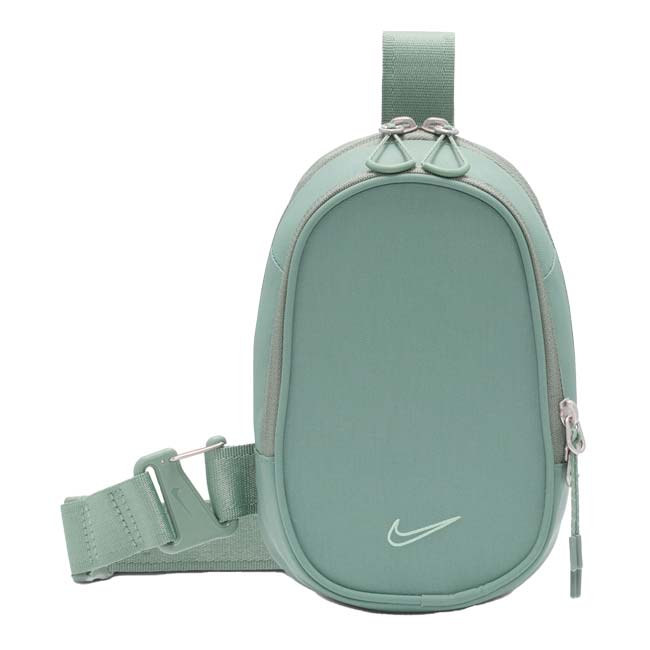 SPEC カラークレーグリーン×スチーム(364) サイズ約W13×H20×D6cm 容量約1L 素材本体：ナイロン100%／裏地：ポリエステル100% 名称Nike Sportswear Commute Crossbody Bag (1L) 原産国/製造国インドネシア 仕様・特徴手回り品を収納するのに最適なサイズのバッグです。 ・メインコンパートメント×1(内部に仕切り×1) ・フロントアクセサリポケット×1 ・左右付け替え可能なショルダーベルト×1 ・パッド入りのバックパネルで持ち運びも快適 注意【メール便ご利用の注意】 メール便での発送は厚さ大きさの規定がございますため、厚みのあるパッケージは中身を出し、帽子などの立体的な商品は平らに成型しての発送となります。 また、代金引換・日時指定できません。予めご了承ください。 型崩れ・パッケージなどを気になされる場合は[宅配便]をご選択ください。 メーカー希望小売価格はメーカーサイトに基づいて掲載しています