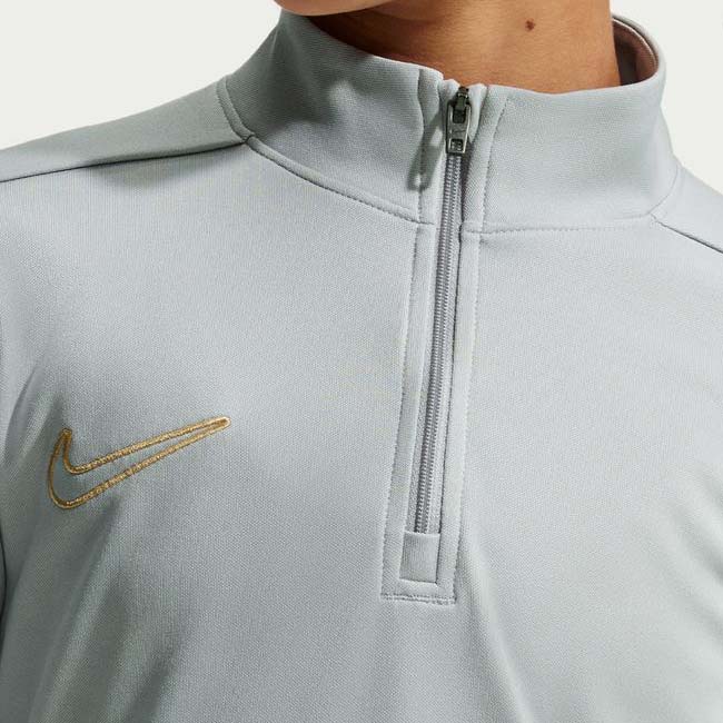 アミュゼスポーツの＼14日〜23日最大1500円OFFクーポン／ナイキ(NIKE) 2026 SP ジュニア アカデミー Dri-FIT ロングスリーブ 1／4ジップ サッカードリル 長袖トップ HJ3721-077 Lスモークグレー×BK×WH(26y1mサッカー)[次回使えるクーポンプレゼント]｜アングル3