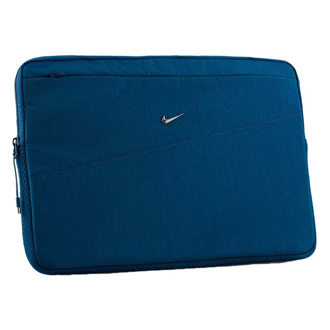 ＼18日〜22日！決算祭4弾8％OFFクーポン／売切り終了！在庫処分特価】ナイキ(NIKE) ユニセックス AURA オーラ ラップトップスリーブ 16インチノートパソコン対応 PC収納バッグ TR0001-408 ブルーフォース×シルバー(26y1m)[次回使えるクーポンプレゼント]