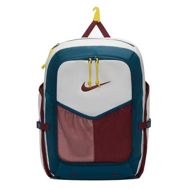 SPEC カラーセイル×ダークチームレッド(186) サイズ約H48cmxW30cmxD20cm 素材ポリエステル100% 名称Nike Diamond Select Bat Pack 原産国/製造国インドネシア 仕様・特徴高密度ポリエステル織りで耐久性に優れ、長持ち設計のバットパック。グラウンドへのギアの持ち運びが簡単になります。 ・通気口付きメインコンパートメント×1(内部にメッシュオープンポケット×1、カラビナ×1、巾着袋(サイズ：約43×36cm／カラー：ブラック)付属) ・背面パッド入りポケット×1 ・貴重品ポケット×1(内部はフリース素材) ・フロントオープンポケット×1 ・フロントメッシュオープンポケット×1 ・サイドバットポケット×2(片側に2本収納可能) ・フック付き持ち手×1 ・パッド入りショルダーベルト×2 ※バッグ以外の野球用品等は撮影用です。付属しません。 ※N1009790-186 メーカー希望小売価格はメーカーサイトに基づいて掲載しています