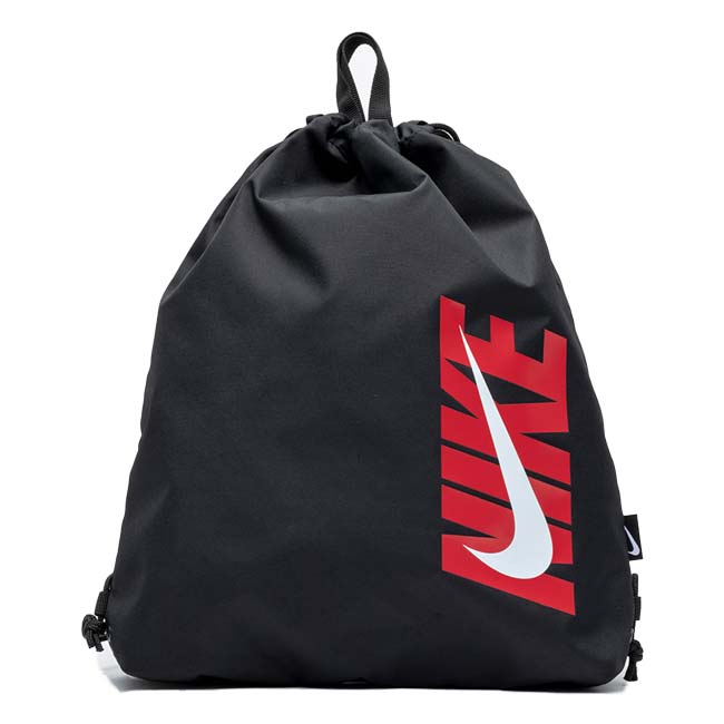 樂天商城 - ＼最大1500円クーポン！22日〜27日10時まで／ナイキ(NIKE) 2026 SS ジュニア ドローストリングプールバッグ 10L ナップザックタイプ スイムバッグ 水泳 男子 女子 1994042-1411 ブラック×レッド(26y4m)[次回使えるクーポンプレゼント]