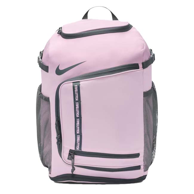 SPEC カラーピンクフォーム×スモークグレー(689) サイズ約H46×W31×D16cm 容量約32L 素材本体：ポリエステル100%／裏地：ポリエステル86%、ナイロン11%、ポリウレタン3% 原産国/製造国インドネシア 仕様・特徴コート上で必要なアイテムはすべて、ロッカー式のメインコンパートメント、または通気性の良いシューズコンパートメントに収納できます。フロントポケットに取り付けられるボールキャリアポーチと底部のストラップにより、ギアの収納スペースと通気性がさらに向上します。 ・メインコンパートメント×1(内部にファスナー付きメッシュポケット×1、メッシュの仕切り×1) ・トップアクセサリポケット×1 ・ボールネットポケット×1(内部にメッシュボールネット×1、取り外し不可) ・通気口付きシューズポケット×1 ・サイドメッシュポケット×2 ・持ち手×1 ・パッド入りショルダーベルト×2 ・側面と底面にある調節可能なストラップ ・内側のスリーブには最大15インチのノートパソコンを収納可能 ※バックパック以外のボールやシューズ等は撮影用です。付属しません。 ※N1012420-689 メーカー希望小売価格はメーカーサイトに基づいて掲載しています
