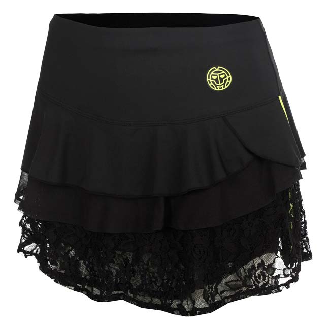 SPEC カラーブラック(200) サイズEU-XS／JP-S、EU-S／JP-M、EU-M／JP-L、EU-L／JP-XL 素材ポリエステル88%、ポリウレタン12% 名称BIDI BADU Night Flash Layering Lace Skirt Women US OPEN] 原産国/製造国中国 仕様・特徴夜の街をフラッシュが照らすようなコントラストの強い配色がニューヨークの夜を連想させる「ナイトフラッシュ」シリーズ。テニスのダイナミックな動きに合わせて揺れるレースが印象的なスカートです。 ・前面左上部にメーカーロゴ ・ウエストはゴムのみ ・レースのレイヤー ・一体型のインナースパッツ付き(カラーは本体と同色、着脱不可) ・汗を素早く吸収発散する素材で、常にドライな状態をキープ ※スカート以外の衣類や小物等は撮影用です。付属しません。 注意【サイズについて】 掲載のサイズ表をご確認の上、お手元のウェアと比べて頂きご購入されることをお勧めいたします。 ▲仕上がり寸法のサイズ表の掲載が遅延していることがございます。見つからない場合は、お問い合わせくださいますようお願いいたします。 【商品の仕様について】 ※ロゴや生地の色・質感など予告なく仕様が異なる場合がございます。 【メール便ご利用の注意】 メール便での発送は厚さ大きさの規定がございますため、厚みのあるパッケージは中身を出し、帽子などの立体的な商品は平らに成型しての発送となります。 また、代金引換・日時指定できません。予めご了承ください。 型崩れ・パッケージなどを気になされる場合は[宅配便]をご選択ください。 メーカー希望小売価格はメーカーサイトに基づいて掲載しています スコート サイズ EU-XS／JP-S EU-S／JP-M EU-M／JP-L EU-L／JP-XL ウエスト(cm) 64 66 68 - スカート丈(cm) 30 31 32 - インナースパッツ ウエスト(cm) 64 66 68 - 股上(cm) 24 25 26 - 股下(cm) 8 8 9 - すそ幅(cm) 21 22 23 -