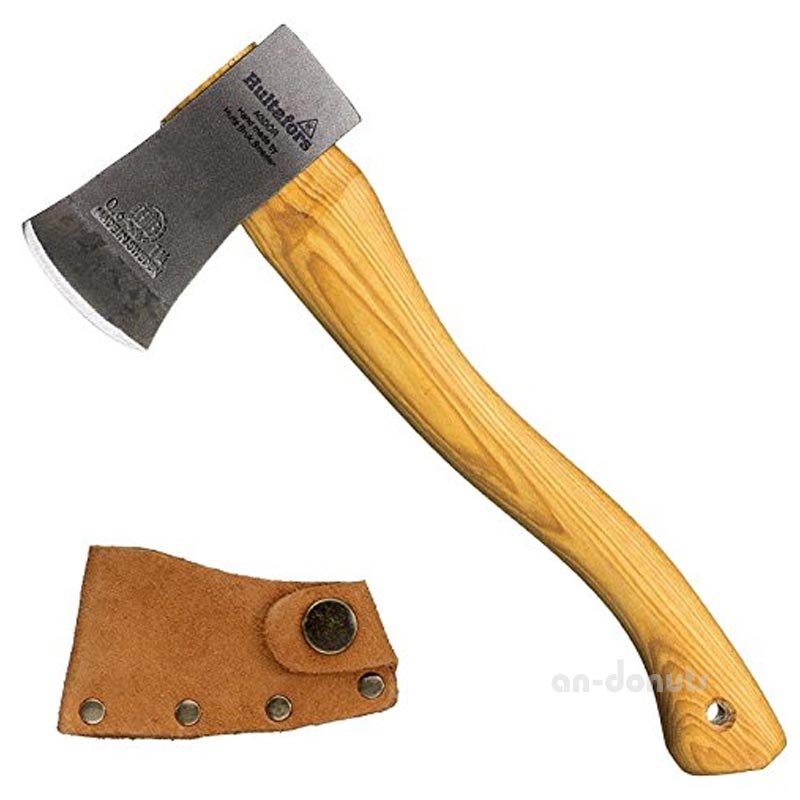 フルタホッシュの斧No.840025 サイズ 37.5cm 重さ 0.6kg 用途 薪割り、ハンディタイプ 最高級スウェーデン鋼 鍛造加工 刃先焼入(ロックウェル硬度55〜58度) ヒッコリー柄フルタホッシュの斧No.840025 スウェーデン鋼
