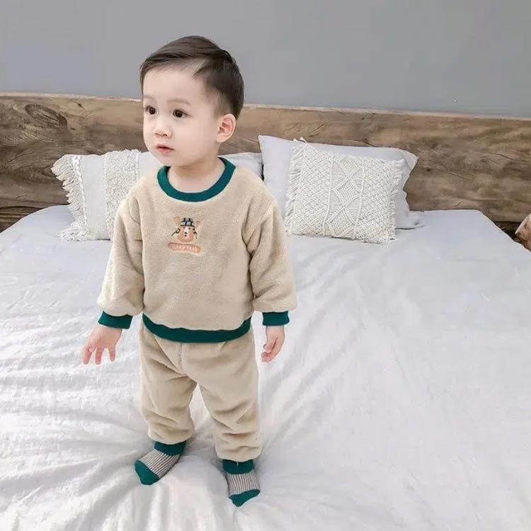 無地 ルームウェア 恐竜 パジャマ もこもこ 可愛い 冬 猫　冬 風呂上り 上下セット 女の子 秋 かわいい 冬 裏起毛 スウェット セットアップ ルームウェア 長袖 ジュニア 送料無料 韓国子供服 着心地 保温 部屋着 おしゃれ 防寒 キッズ