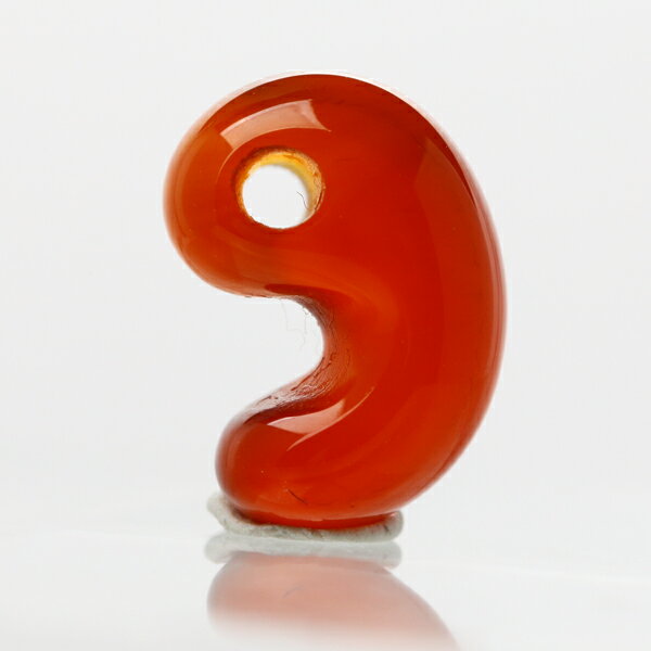 出雲型勾玉10ミリ 赤めのう 勾玉 天然石 パワーストーン めのや 縁結び 出雲 アナヒータストーンズ