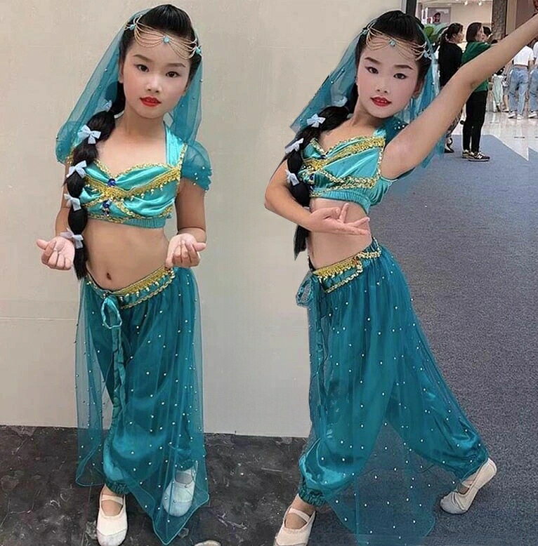 商品詳細 子供 アラビアン 衣装 コスチューム ジャスミン風ダンス衣装 内容 4点セット：トップス、ズボン、ベールと髪飾り 5点セット：4点セット＋お下げ（弁髪） サイズ（cm） 100：身長90-100　体重12-16KG 110：身長100-110　体重15-19KG 120：身長110-120　体重18-24KG 130：身長120-130　体重22-30KG 140：身長130-140　体重26-35KG 150：身長140-150　体重32-42KG 160：身長150-160　体重40-48KG 素材 ポリエステル 注意事項 ※注文の時、色とサイズ、送付先等に間違いあるか、ご確認ください。 ※素人採寸サイズなので若干誤差が生じる場合がございます。 ※舞台向けの衣装、作りは有る程度の雑、ほつれ等ご了承ください。 ※撮影の環境とお使いのモニターの設定状況により、実際のカラーの色味と異なる場合ございます。 ※ポケットありの衣装も縫い付られてある場合がございます。工場大量生産の物はミシン1本かけてある事もあります。 ※海外製品は日本製より裁縫や仕立てに甘さ（ほつれあること）がございます、在庫管理条件や運送状況によりシワが出ることもございます。ご理解頂き、お買上げください。 ※複数店舗を運営しております為、万一、商品の品切れの場合、 別途メールにてご報告させていただきます。どうかご容赦ください。 ※注文後24時間以上（休、祝日は除く）弊社からご注文お礼のメールが受信出来ていない場合、ドメインの設定をご確認ください。 ※他に不明点がございましたら、気軽くお問い合わせください。 メーカー希望小売価格はメーカーカタログに基づいて掲載しています商品詳細 子供 アラビアン 衣装 コスチューム ジャスミン風ダンス衣装 内容 4点セット：トップス、ズボン、ベールと髪飾り 5点セット：4点セット＋お下げ（弁髪） サイズ（cm） 100：身長90-100　体重12-16KG 110：身長100-110　体重15-19KG 120：身長110-120　体重18-24KG 130：身長120-130　体重22-30KG 140：身長130-140　体重26-35KG 150：身長140-150　体重32-42KG 160：身長150-160　体重40-48KG 素材 ポリエステル 注意事項 ※注文の時、色とサイズ、送付先等に間違いあるか、ご確認ください。 ※素人採寸サイズなので若干誤差が生じる場合がございます。 ※舞台向けの衣装、作りは有る程度の雑、ほつれ等ご了承ください。 ※撮影の環境とお使いのモニターの設定状況により、実際のカラーの色味と異なる場合ございます。 ※ポケットありの衣装も縫い付られてある場合がございます。工場大量生産の物はミシン1本かけてある事もあります。 ※海外製品は日本製より裁縫や仕立てに甘さ（ほつれあること）がございます、在庫管理条件や運送状況によりシワが出ることもございます。ご理解頂き、お買上げください。 ※複数店舗を運営しております為、万一、商品の品切れの場合、 別途メールにてご報告させていただきます。どうかご容赦ください。 ※注文後24時間以上（休、祝日は除く）弊社からご注文お礼のメールが受信出来ていない場合、ドメインの設定をご確認ください。 ※他に不明点がございましたら、気軽くお問い合わせください。