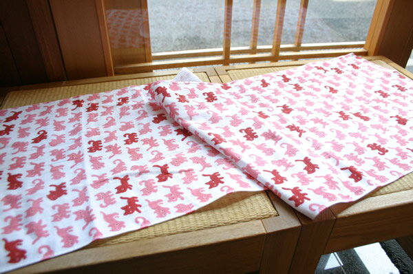 ガーゼタオル「猫尽くし 赤」ネコ／ねこ／かわいいのサムネイル