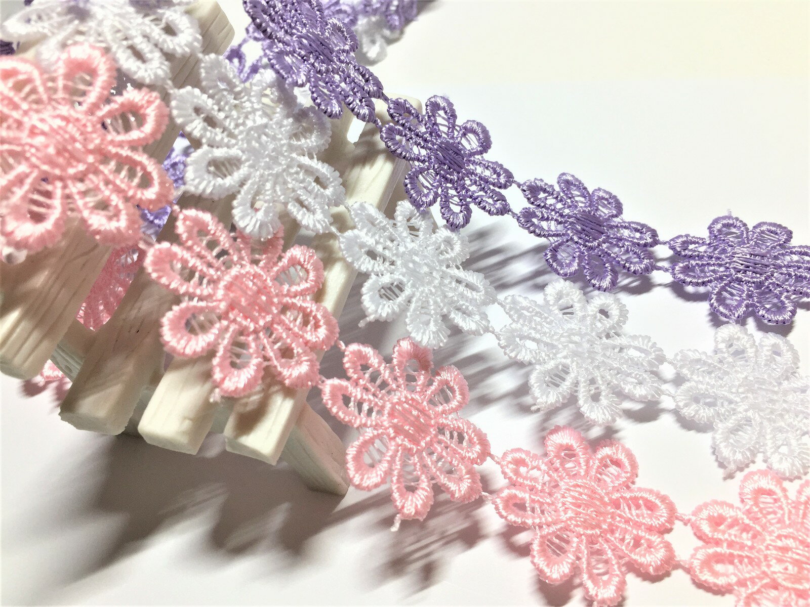【3色セット】お花のレース 合計3m レース リボン ケミカルレース モチーフ ハンドメイド リメイク 布 生地 ハギレ (mix-i)のサムネイル
