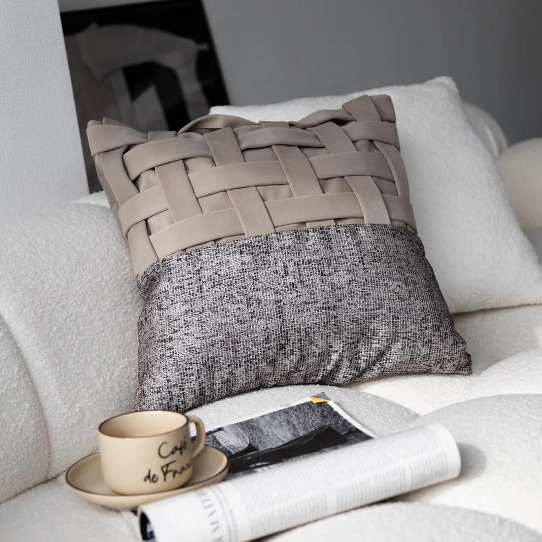 【ドゥーマテリオ クッションカバー】モダン ホテルライク 高級感 ギフト 寝室 リビング 45×45