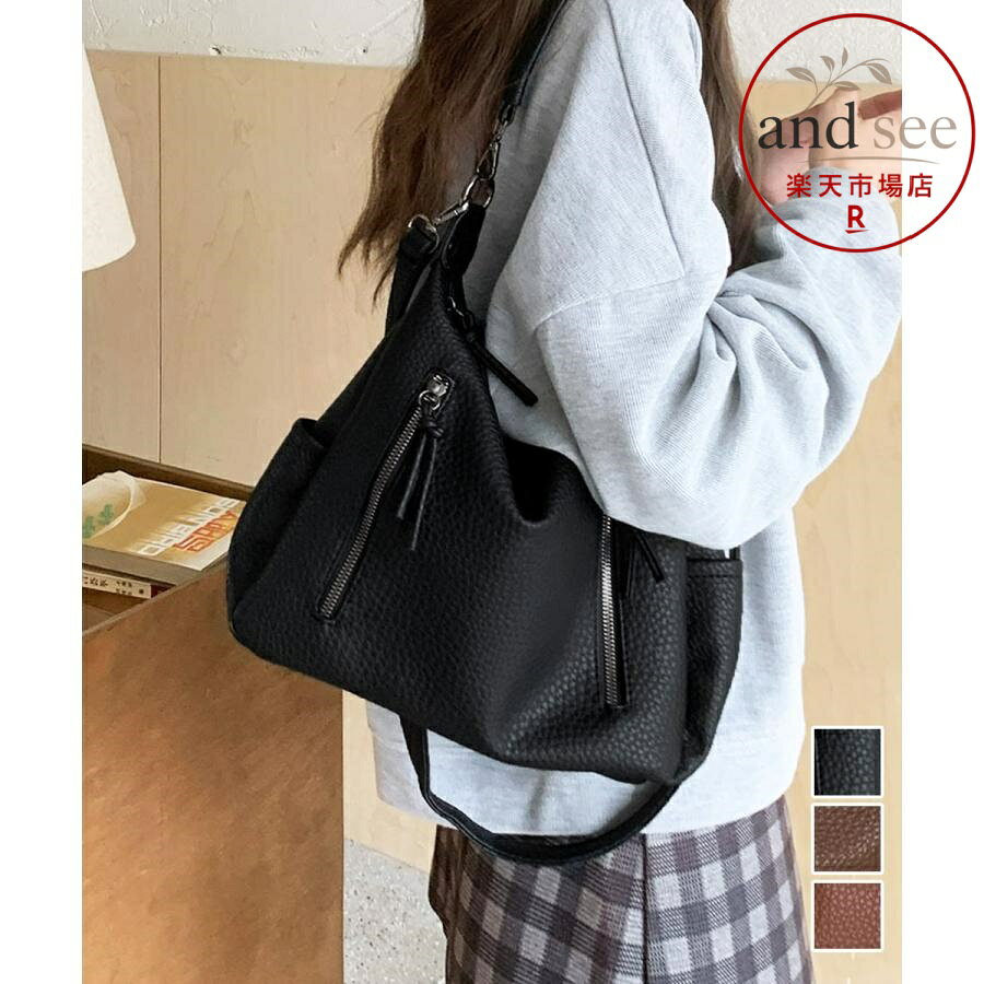 素材：合成皮革+ポリエステル カラー：ブラック/ブラウン/キャメル サイズ： 高さ:約25cm 上横幅:約26cm 底横幅:約28cm マチ:約9cm 持ち手高さ:約23cm 持ち手長さ:約50cm（調節不可、取り外し可） ショルダー:約60-115cm（調節可、取り外し可） ■収納について ・A4対応（22×31cm)：× ・ipadmini対応（19.6×13.5×0.7cm)：〇 ・長財布（10×20cm）：〇 ・二つ折り財布:〇 ・キーケース:〇 ・ペットボトル横向き（500ml）：〇 ・ペットボトル縦向き（500ml）：〇 重さ：約449g 裏地：あり 内ポケット：あり 生産国：中国 レディース PUレザー 斜め掛けカバン オフィスカジュアル 手提げ 合皮鞄 肩掛けバッグ フェイクレザーかばん レトロ 洗練された上品さを引き立てるPUレザーのショルダーバッグ ショルダーバッグとしてもトートバッグとしても使える、嬉しい2WAY仕様 フロントにはファスナーポケットが2つあり、小物の収納に便利