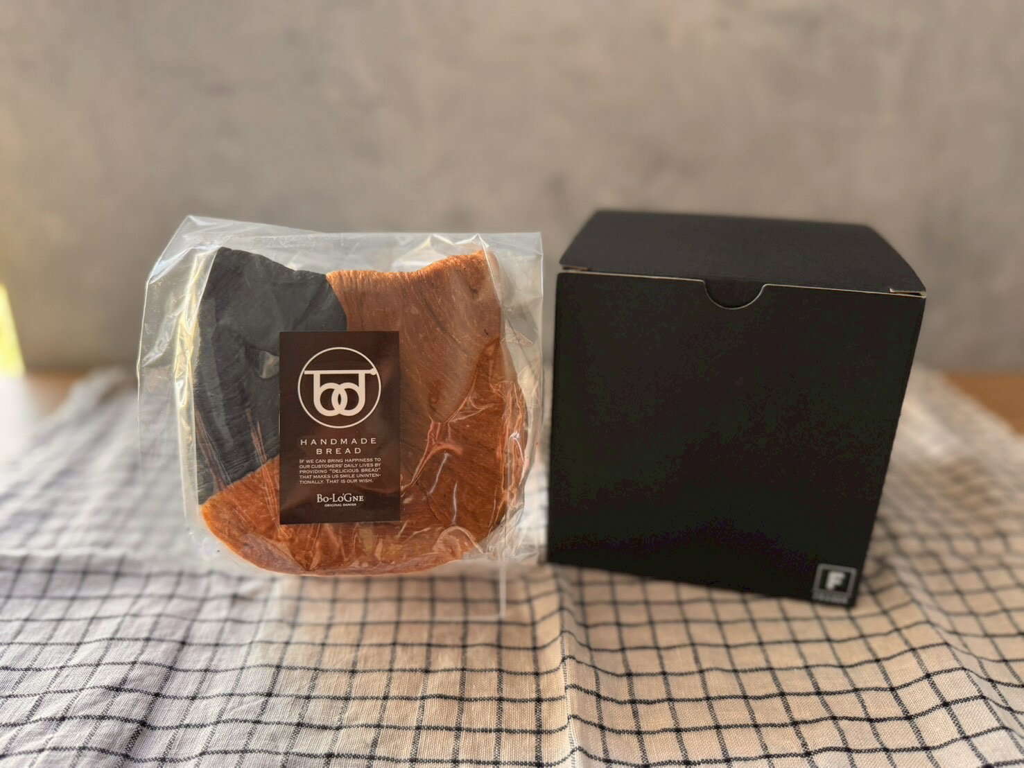 【5月20日20時～限定予約販売スタート！】みけねこデニッシュ (ギフトボックス入り) ボローニャ 食パン 三毛ねこモチーフ かわいい 高級デニッシュ プレゼント ギフトにも最適 子供にも人気 贈り物 プレゼント おしゃれベーカリー 職人が丁寧に手作り メール便不可 3
