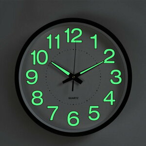 光るおしゃれな壁掛け時計、夜でも見える時計のおすすめは？