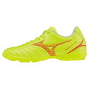 メーカー ミズノ（MIZUNO） カテゴリー サッカー 分類 トレーニングシュ-ズ 商品名 ミズノ（MIZUNO）　P1GE242545　サッカー　ジュニア トレーニングシューズ MONARCIDA モナルシーダ NEO 3 SELECT Jr AS 24SS 品番 MZ-P1GE242545 カラー・仕様・サイズ カラー：45（セーフティーイエロー×フェアリーコーラル） 素材甲材：人工皮革底材：ゴム底 インソール：ゼログライドライトカップインソール(取り外し可) 対応グラウンド：ターフ/ショートパイル人工芝グラウンド シューズ幅：3E相当 重量：約180g（22.0cm片方） 生産国：カンボジア製 商品説明 柔らかな人工皮革と足に沿うようなワイドフィットが魅力のエントリートレーニングシューズ。通常のインソールに比べて、約1.5倍のグリップ力があるゼログライドライトインソールも搭載。 　 　 　 　 　 　 　 　 ※この商品のカラーは、 45（セーフティーイエロー×フェアリーコーラル） となります。